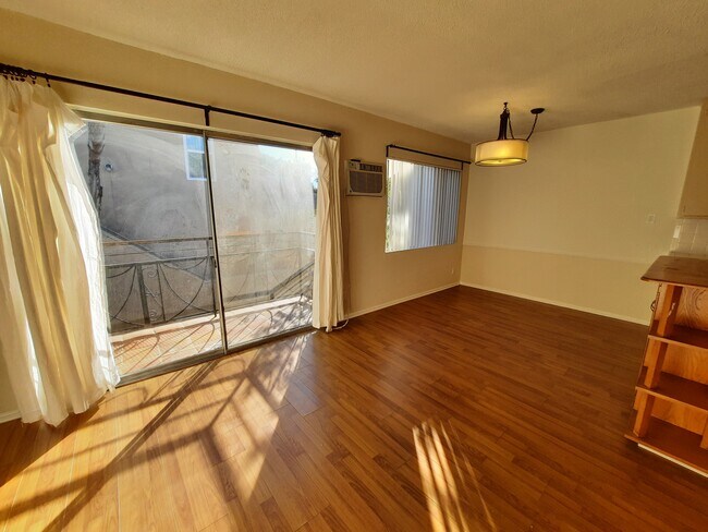 Building Photo - 915 N San Vicente Blvd