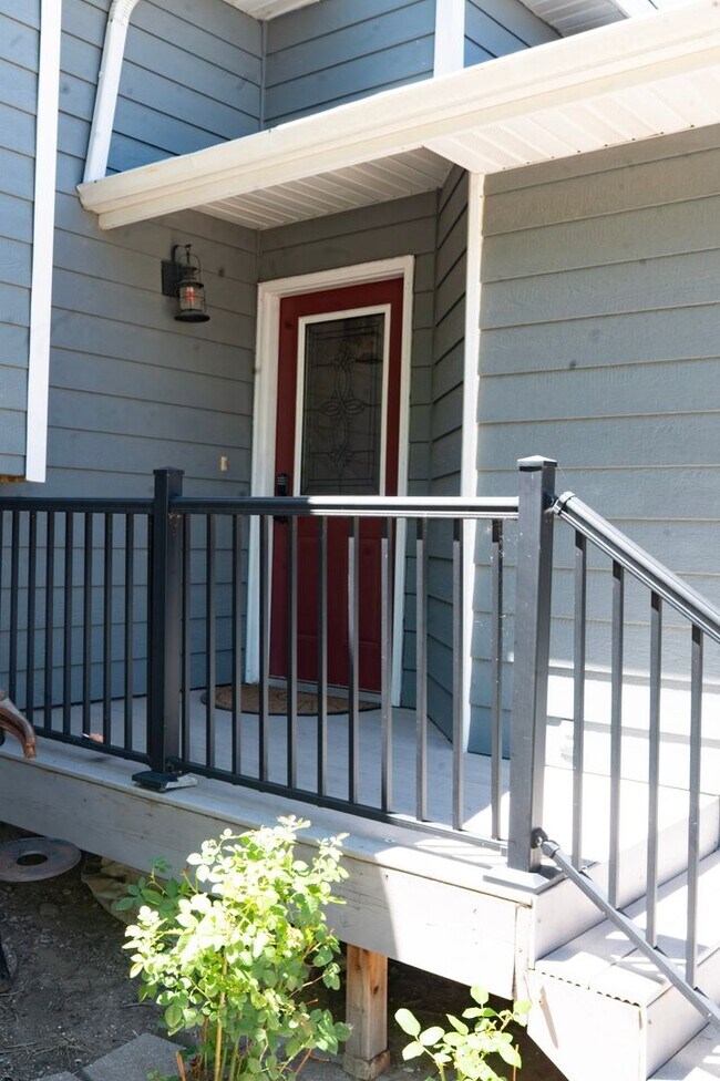 Building Photo - 549 Hanover Dr