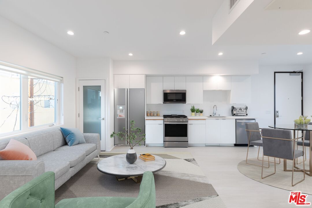 843 Wilcox Ave Unit 402, Los Angeles, CA 90038 Room for Rent in Los