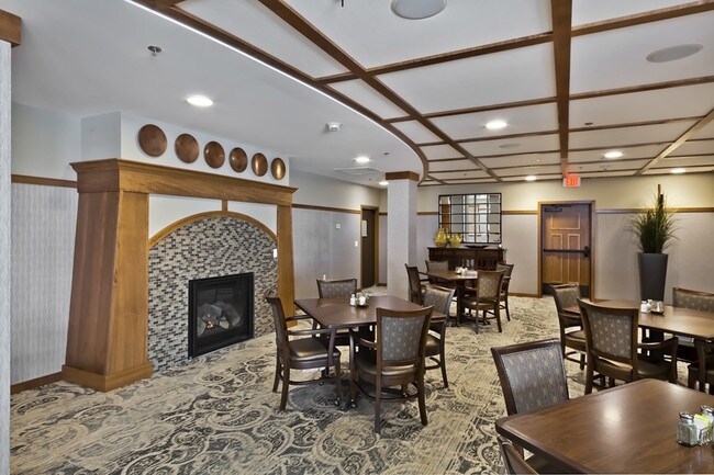 Grove Comedor - 7555 Bailey Rd