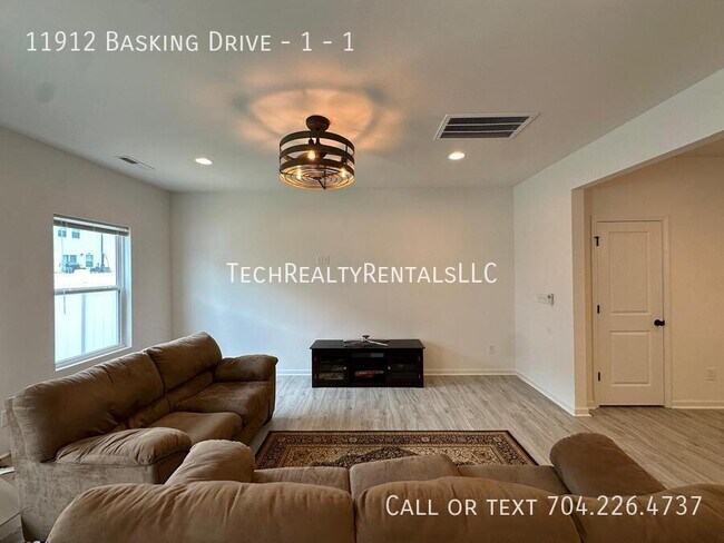 Building Photo - 11912 Basking Dr