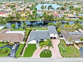 Building Photo - 19510 W Oakmont Dr
