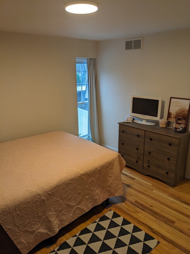 Foto del edificio - 551 Longshore Dr