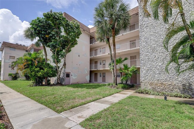 Building Photo - 8141 SW 24th Ct