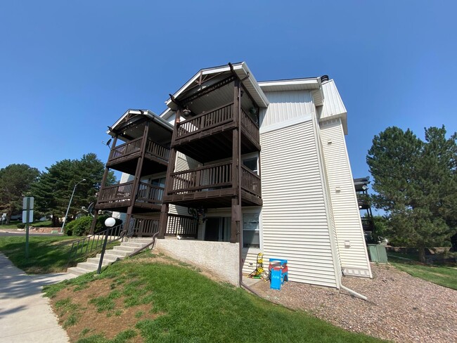 Foto del edificio - Spacious Updated Condo