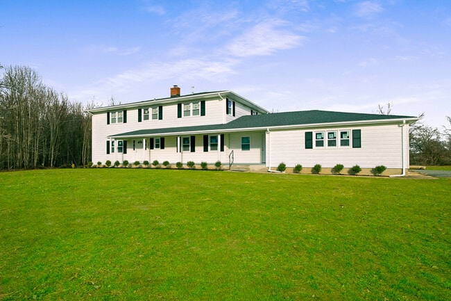 Building Photo - 370 Smithburg Rd