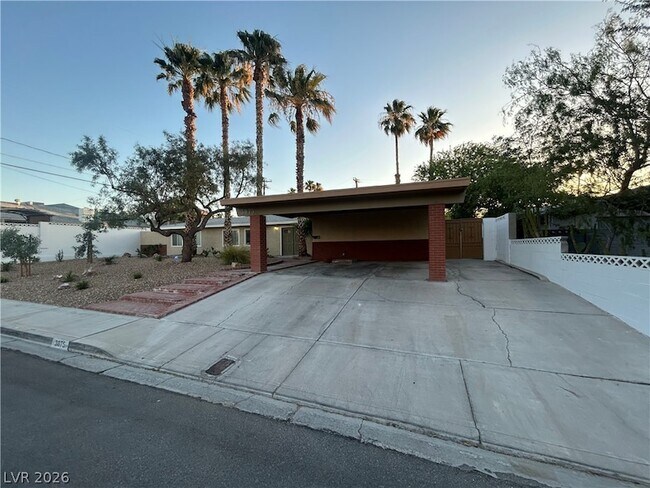 Foto del edificio - 3875 Hoopa Ln