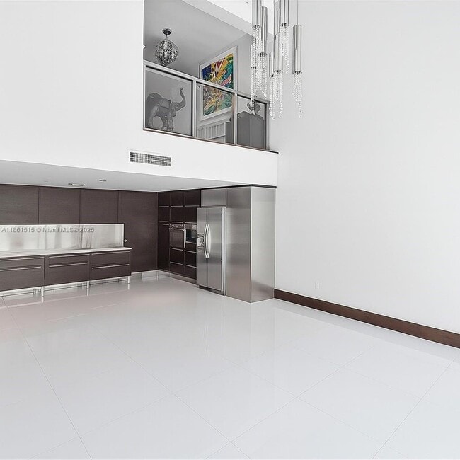 Building Photo - 6000 Collins Ave