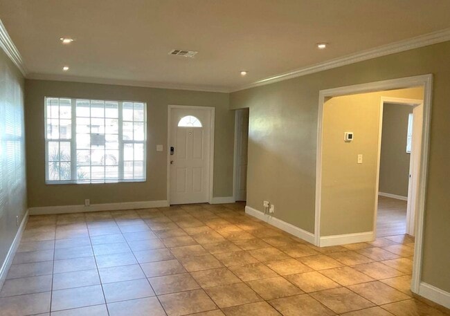 Building Photo - 7306 Lakewood Dr