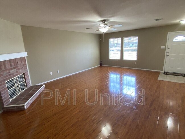 Foto del edificio - 6201 English Saddle Ln