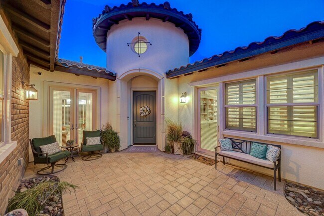 Foto del edificio - Private Cul-de-Sac Estate in Gated Summerlin with Pool, Spa & Outdoor Living