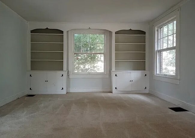 Foto del edificio - 221 Old Cedar Rock Rd