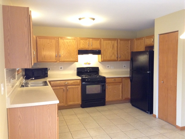 Building Photo - 2316 Applewood Ct