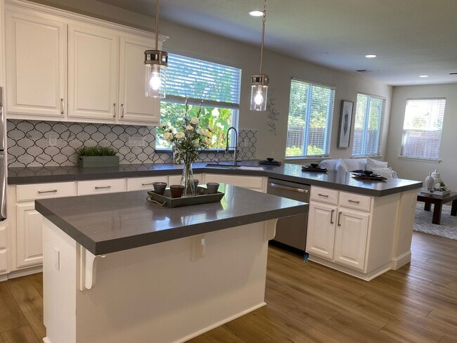 Building Photo - BEAUTIFUL TWO STORY MERCED HOME FOR RENT!