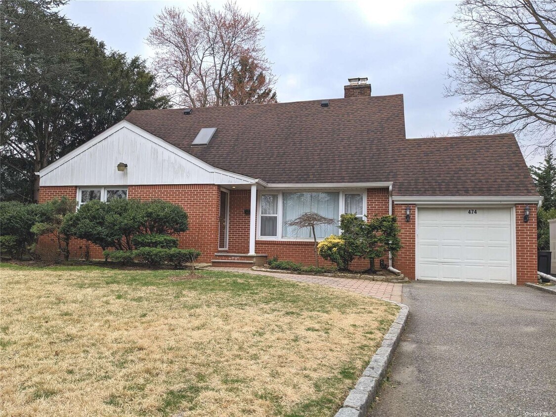 Primary Photo - 474 Round Hill Rd