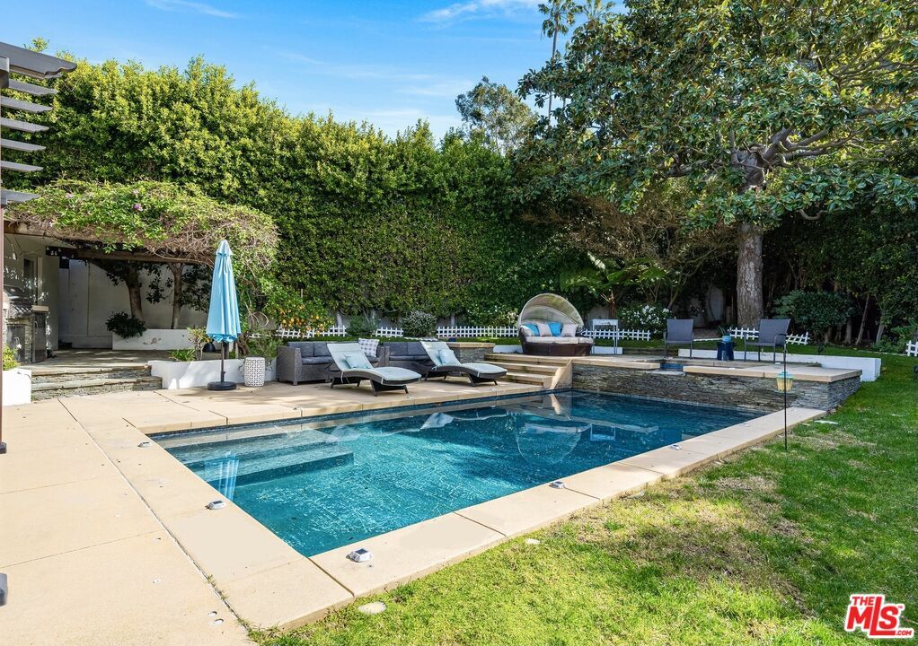 Primary Photo - 2400 S Beverly Dr