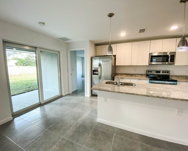 Foto del edificio - 1350 Jupiter Blvd NW