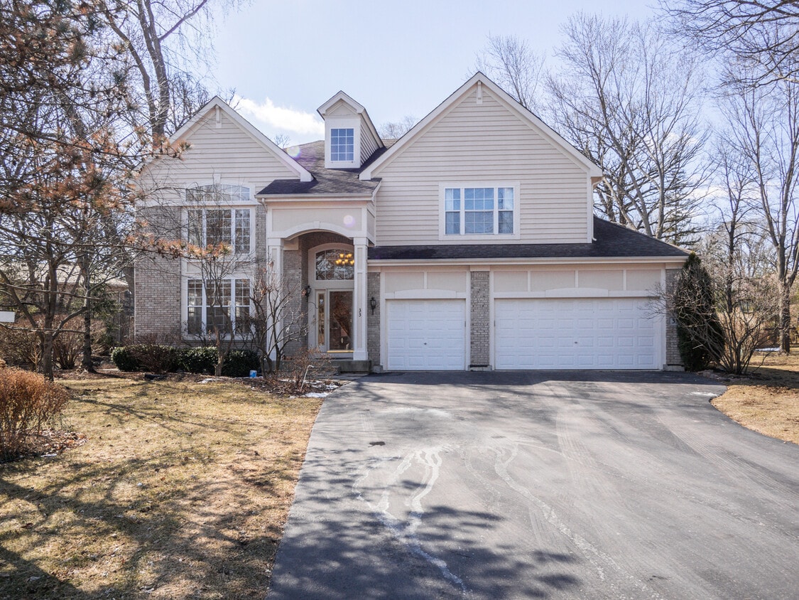 Primary Photo - 33 River Oaks Cir E