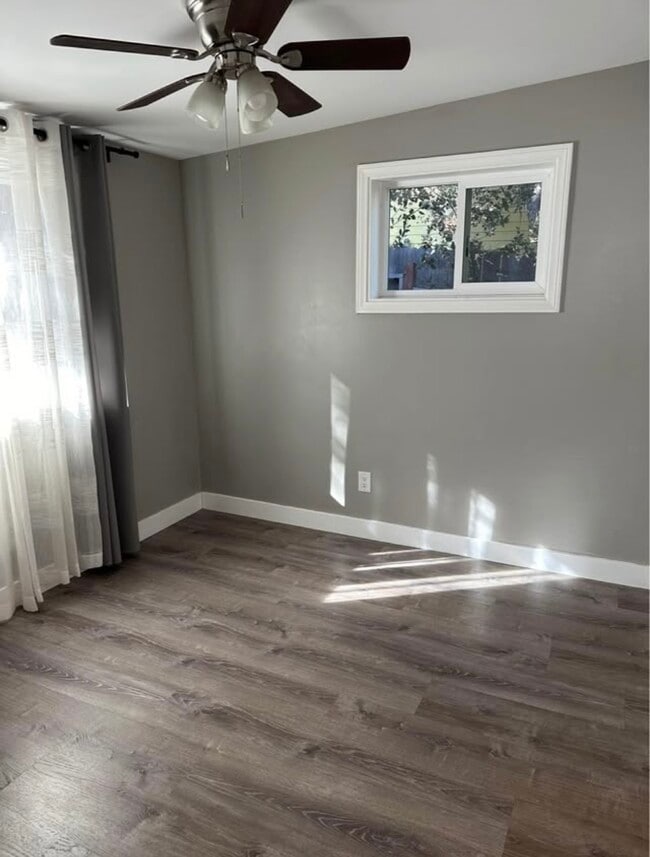 Building Photo - 842 Katherine Rd