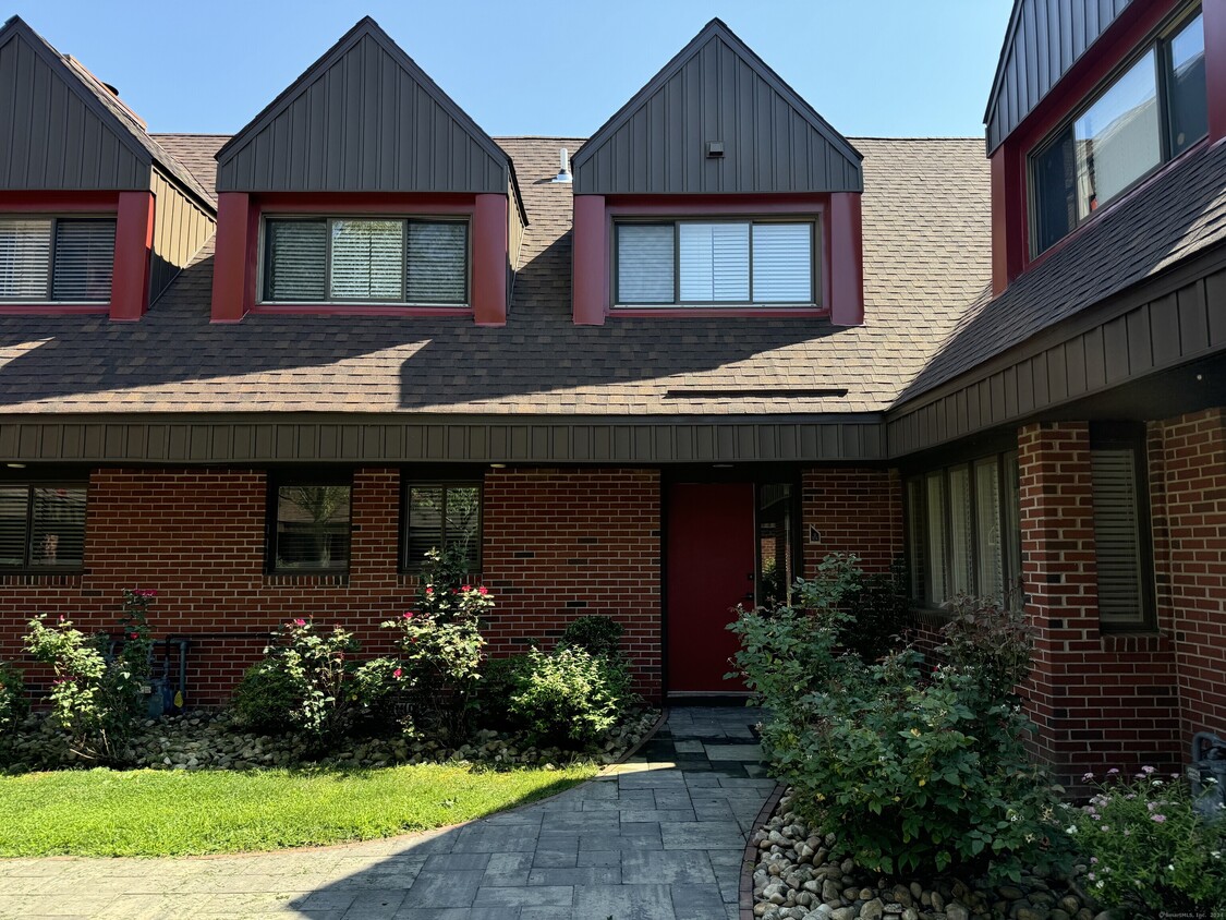Primary Photo - 124 Montoya Dr