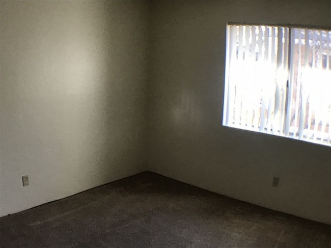 Building Photo - 1098 Rock Blvd