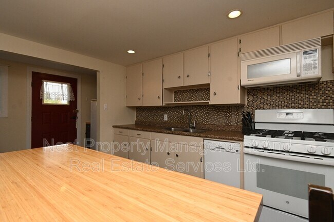 Building Photo - 5395 Erickson St
