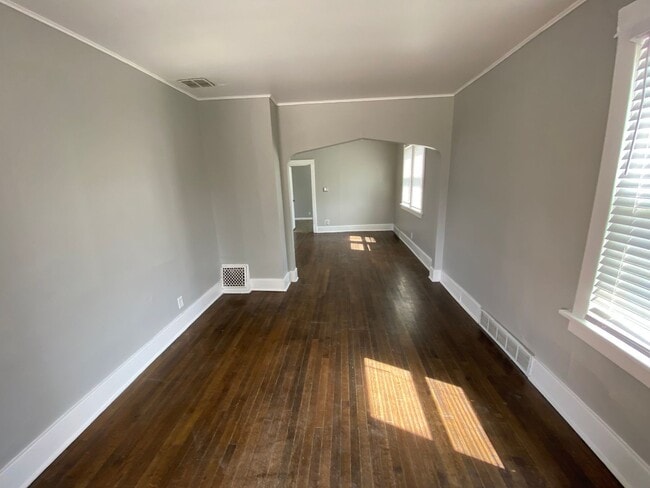 Building Photo - 2 Bedroom House for Rent
