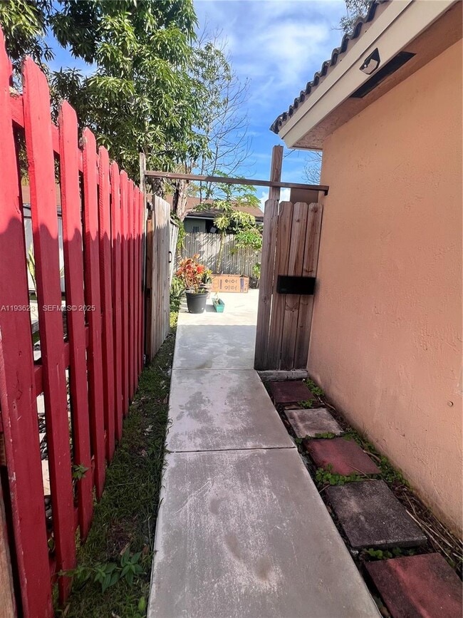 Building Photo - 20613 SW 93rd Ave