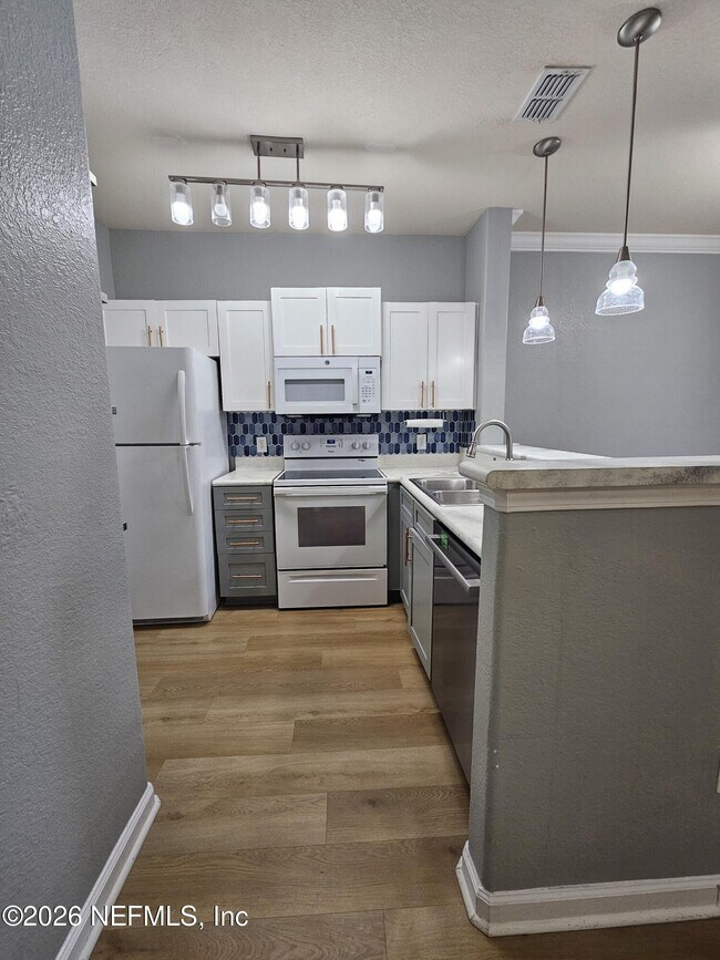 Foto del edificio - 8290 Gate Pkwy W