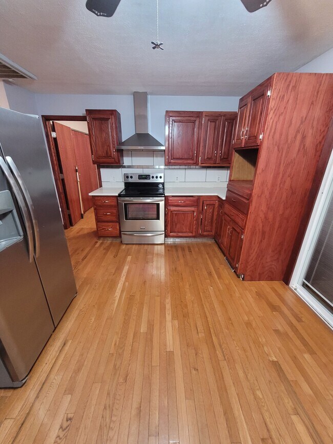 Building Photo - 1609 Husky Trl