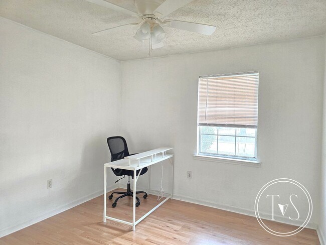 Foto del edificio - 613 Ryan Ln