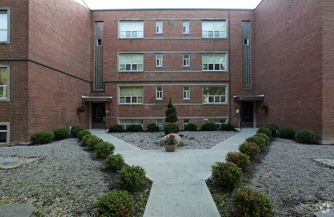 Photo du bâtiment - Hellen Court Apartments