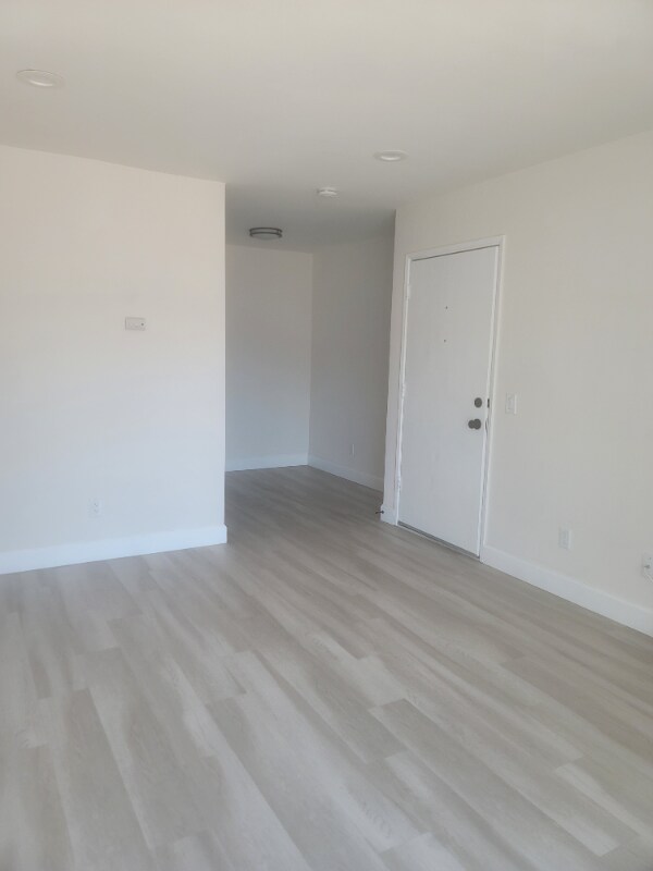 Foto del edificio - 9644 Winter Gardens Blvd