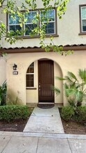 Building Photo - 904 N Primrose Ln