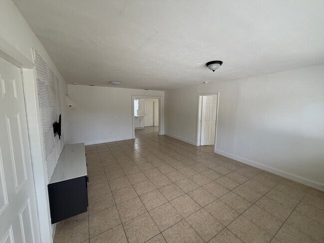 Foto del edificio - 713 SW 5th Ct