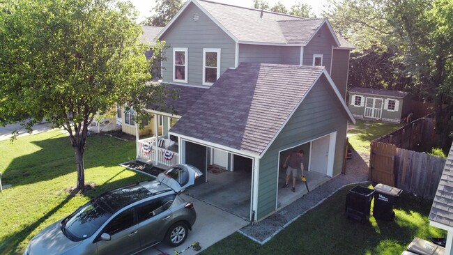 3/2.5 w/ large storage shed - 1004 E 3rd St