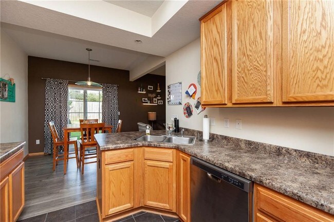 Foto del edificio - 946 Red Hawk Way SE