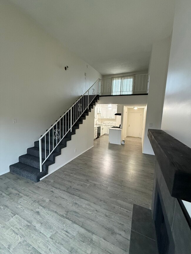 Building Photo - 927 W 19th St