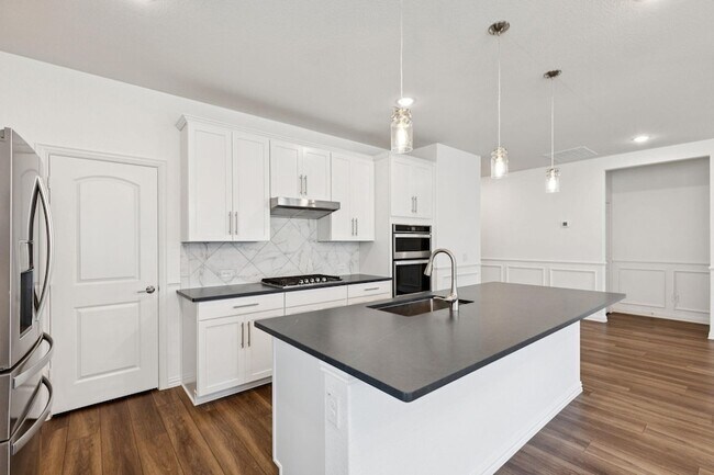 Foto del edificio - 2412 Rooster Ln