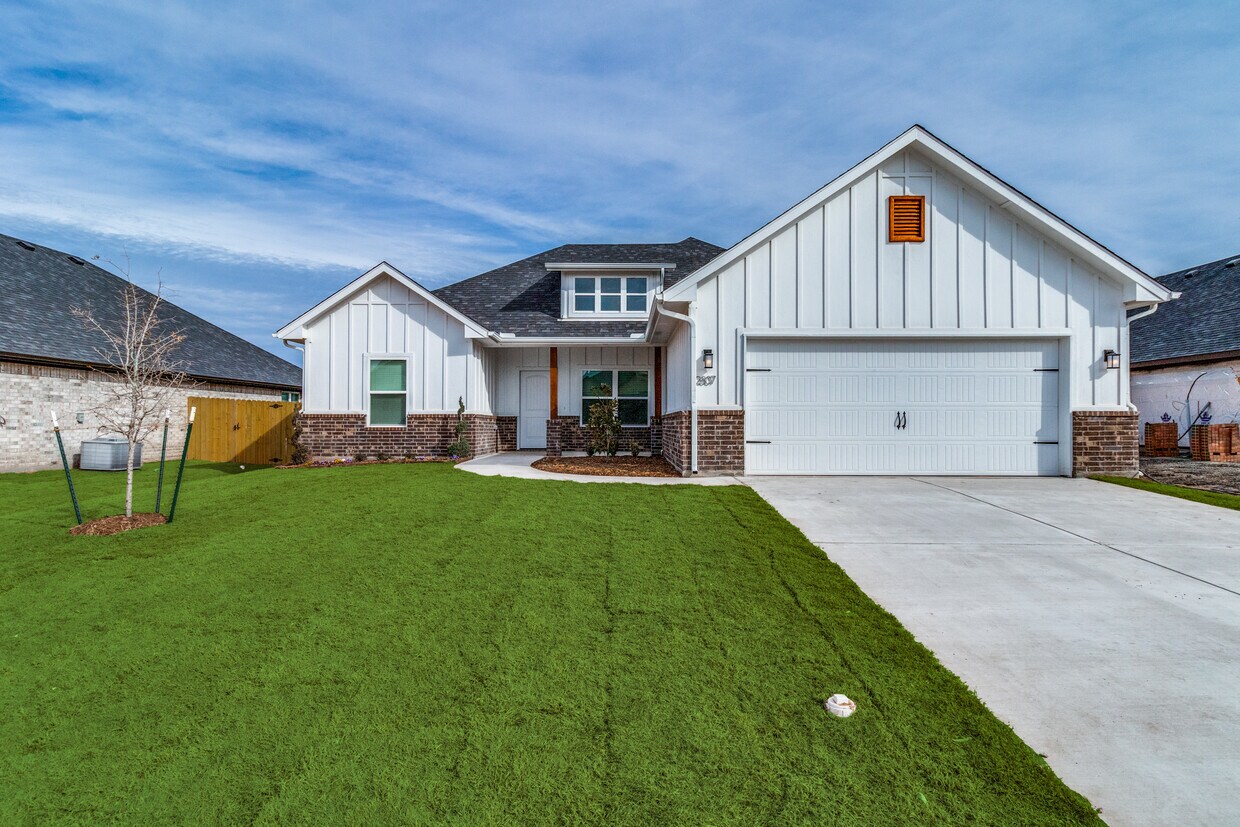 Primary Photo - 2807 Orchid Dr