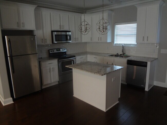 Kitchen - 1220 Pithon St