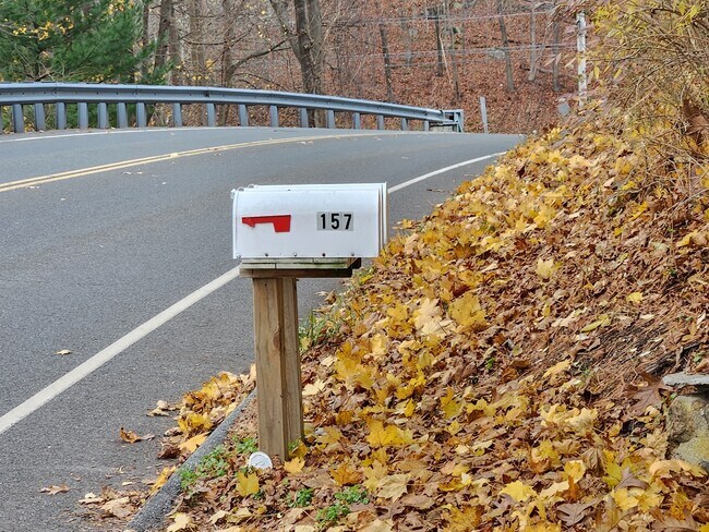 Foto del edificio - 157 Ball Pond Rd