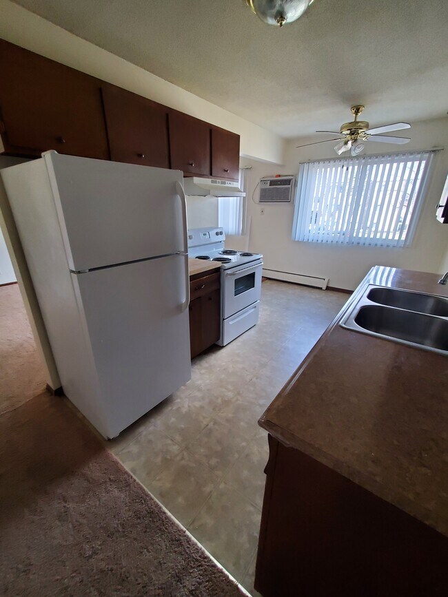 5940 W Broadway Ave, Crystal, MN 55428 Apartments in Crystal, MN