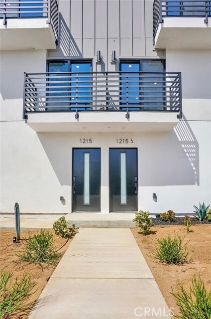 Building Photo - 1215 N Kingsley Dr
