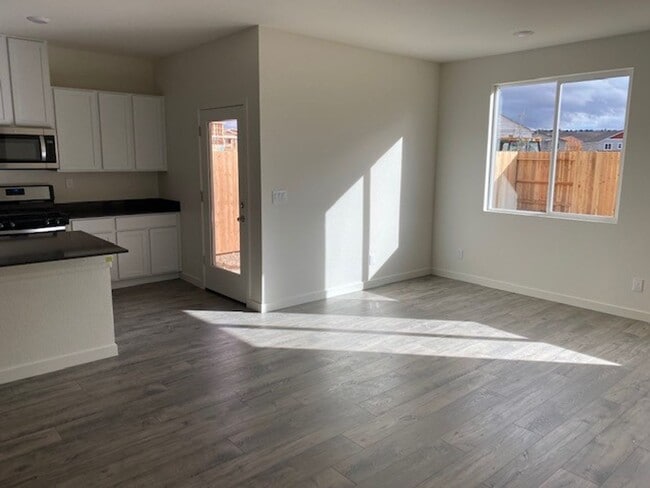 Building Photo - Nearly New DR Horton Home 3 Bedroom, 2 Bath, 2 Car Garage