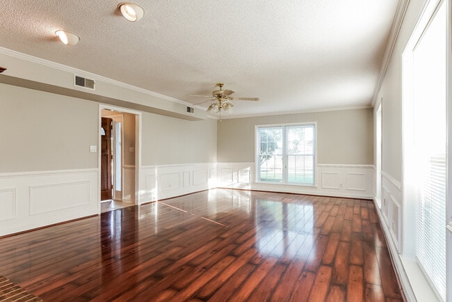 Building Photo - 7033 Brassie Bend