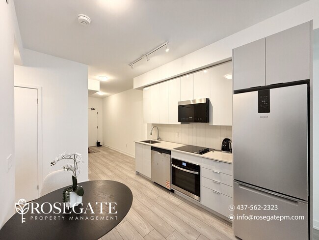 Photo du bâtiment - 1-Bedroom + Den Condo with Free Internet & Balcony in Vaughan