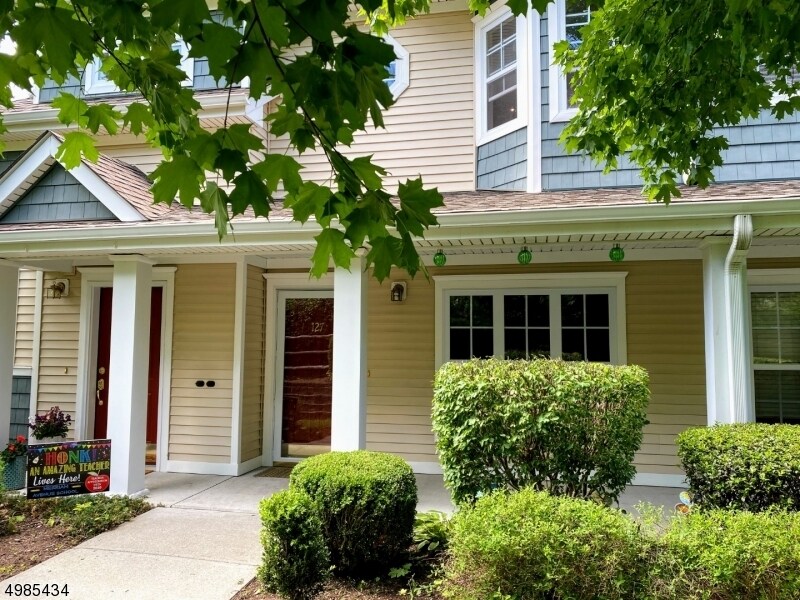 Primary Photo - 127 Old Farm Dr