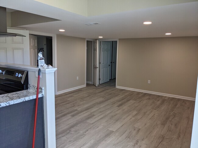 Building Photo - 142 Lord Cir