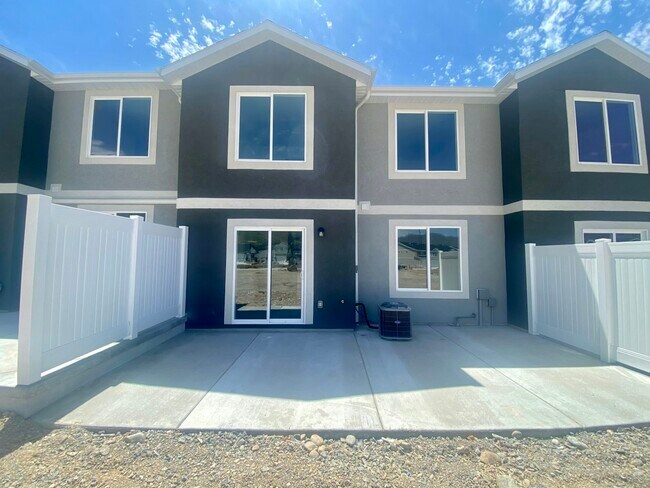 Building Photo - 1605 South Windy Ridge Drive